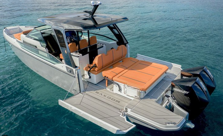 Luxurious speed boat for private cruise